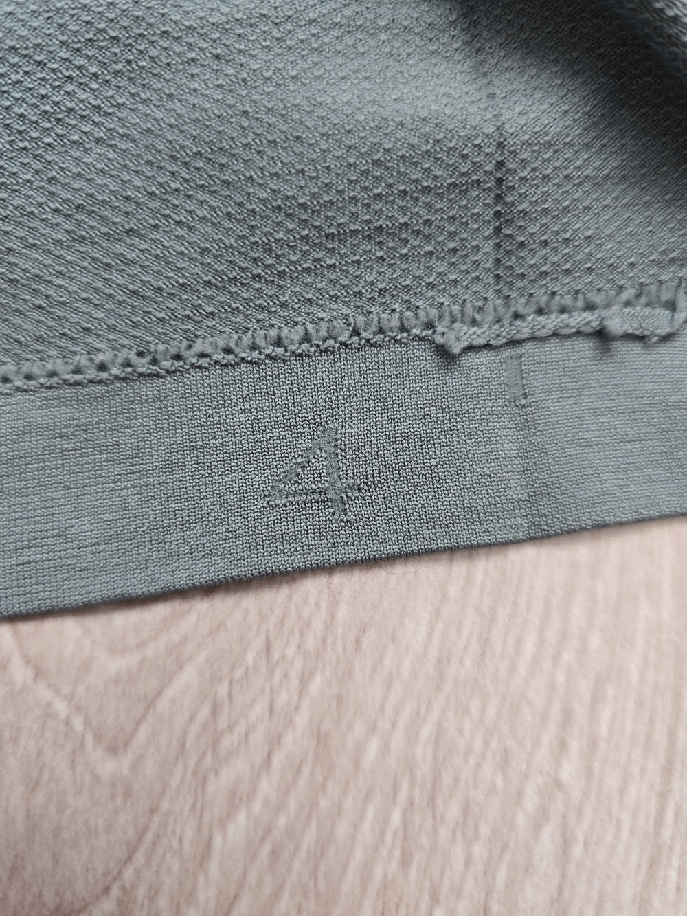 lululemon athletica Dusty Sage Racerback Seamless Tank Size 4 - Picture 3 of 3